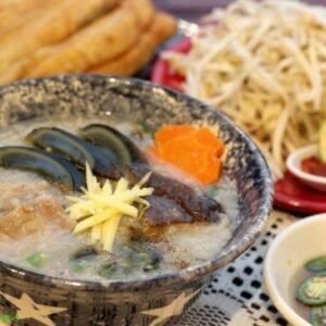 Kayu au porc avec oeuf centenaire