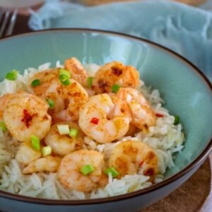 Bol renversé aux crevettes à la coriandre et piment